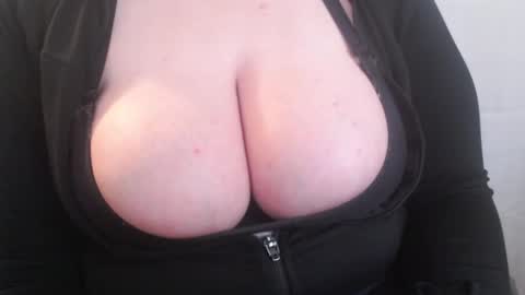 bigbittiesandfun online show from February 5, 2025, 8:57 pm
