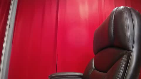 LaraFire online show from September 30, 2025, 12:32 pm