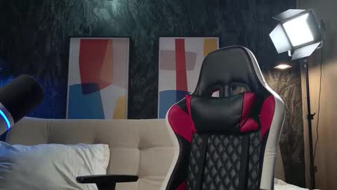 kyra Moor online show from November 8, 2025, 2:34 am