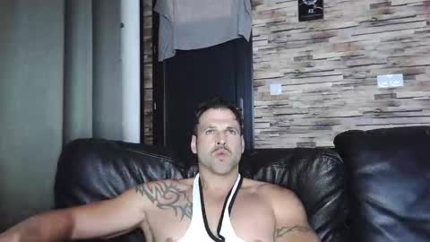 Snapshot of bigboyband chatting on October 9, 2025, 5:22 pm Bigboyband online show from October 9, 2025, 5:22 pm