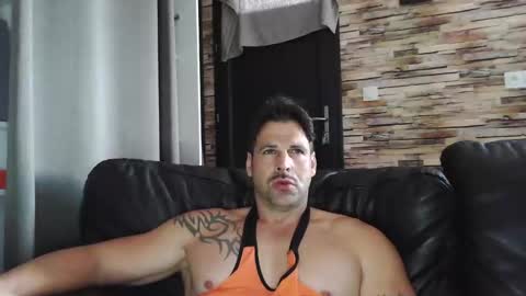 Snapshot of bigboyband chatting on October 15, 2025, 1:22 pm Bigboyband online show from October 15, 2025, 1:22 pm