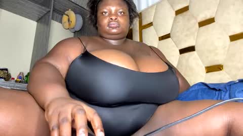 Snapshot of bigchocotities chatting on November 10, 2025, 5:23 pm bigchocotities online show from November 10, 2025, 5:23 pm