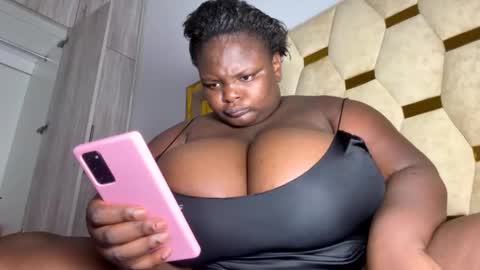 Snapshot of bigchocotities chatting on January 7, 2026, 2:08 pm bigchocotities online show from January 7, 2026, 2:08 pm