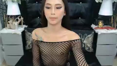 HOLLY online show from February 26, 2026, 10:09 pm