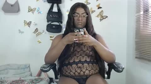 Snapshot of bigcrisblack chatting on October 26, 2025, 8:26 pm cristina online show from October 26, 2025, 8:26 pm