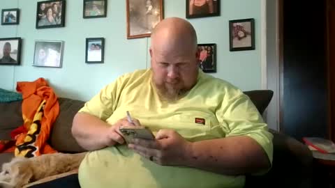 Snapshot of bigcummer4u803 chatting on March 5, 2025, 4:02 pm Tiny online show from March 5, 2025, 4:02 pm