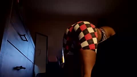 bigg_steppa87 online show from November 12, 2025, 10:04 am