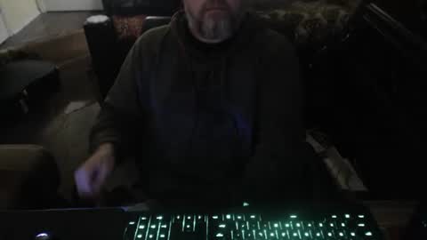 Snapshot of bighugmugg chatting on March 11, 2026, 11:05 am bighugmugg online show from March 11, 2026, 11:05 am