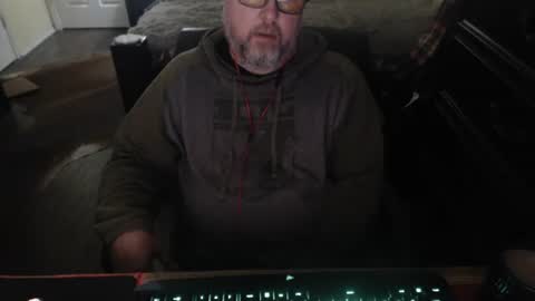 Snapshot of bighugmugg chatting on April 30, 2026, 11:16 am bighugmugg online show from April 30, 2026, 11:16 am