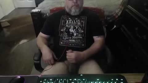 Snapshot of bighugmugg chatting on May 4, 2026, 8:16 pm bighugmugg online show from May 4, 2026, 8:16 pm