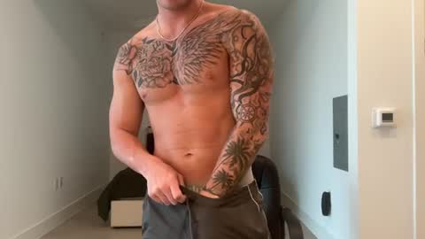 Snapshot of bigjonnnnnn chatting on June 17, 2026, 11:27 pm BIGJONNNNN online show from June 17, 2026, 11:27 pm