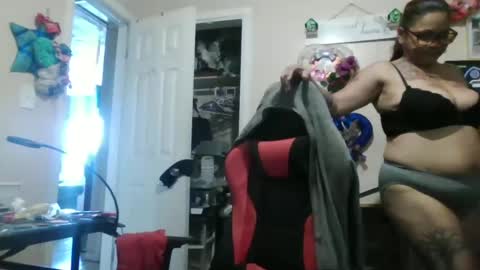 the Mini mami online show from September 12, 2025, 3:34 pm