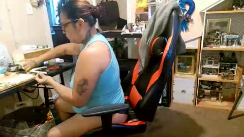 the Mini mami online show from December 4, 2025, 1:09 pm