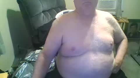 Snapshot of bigpappy77 chatting on December 9, 2024, 2:56 am bigpappy77 online show from December 9, 2024, 2:56 am