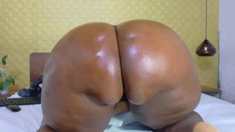 bigroundbooty_ online show from April 28, 2026, 9:20 pm