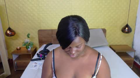 bigroundbooty_ online show from April 29, 2026, 9:32 pm