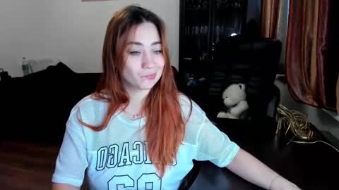 Julia online show from December 22, 2024, 6:39 am
