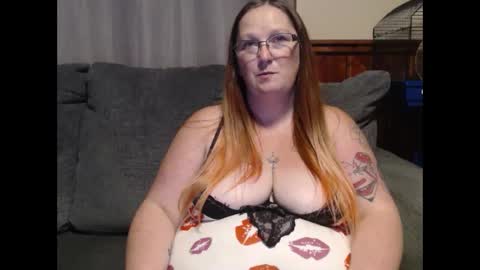 Snapshot of bigtitsgirl9991 chatting on September 30, 2025, 3:55 am Kim online show from September 30, 2025, 3:55 am