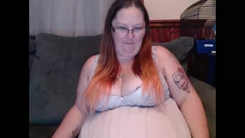 Snapshot of bigtitsgirl9991 chatting on October 15, 2025, 1:28 am Kim online show from October 15, 2025, 1:28 am