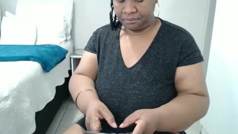 Lona online show from November 30, 2025, 4:16 am