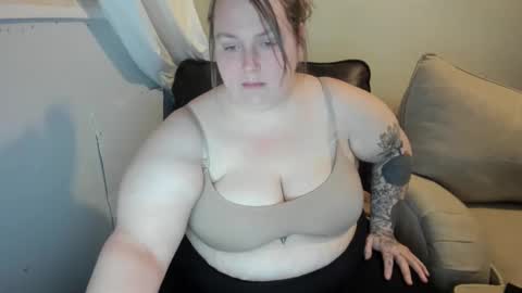 Snapshot of bigtittybbw chatting on December 9, 2024, 3:18 am bigtittybbw online show from December 9, 2024, 3:18 am