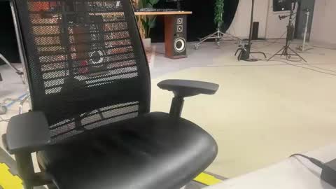 Snapshot of bigwhitecockcolorado chatting on June 8, 2026, 10:32 pm Big White Cock Worship online show from June 8, 2026, 10:32 pm