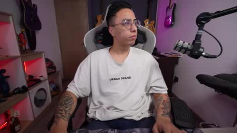 bigxboy96 online show from November 17, 2025, 5:52 pm