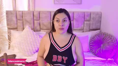 Snapshot of biiancasimons_ chatting on October 19, 2025, 3:01 pm online show from October 19, 2025, 3:01 pm