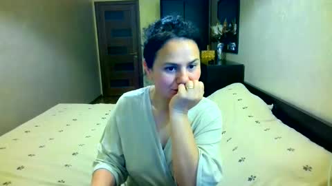 DOM NIKA online show from May 18, 2026, 9:31 pm