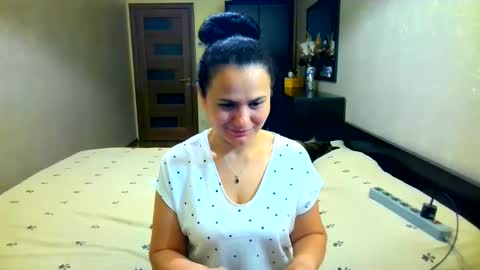 DOM NIKA online show from May 20, 2026, 9:43 pm