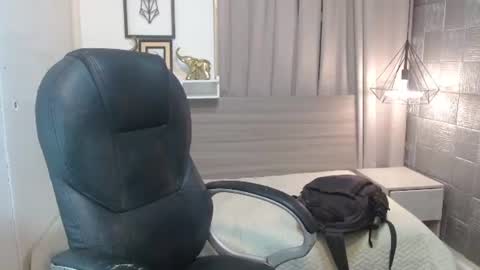 Snapshot of billiejean18 chatting on July 21, 2026, 1:35 pm Billie Jean online show from July 21, 2026, 1:35 pm