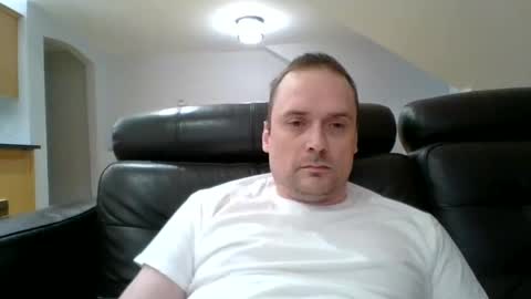 bird8888 online show from October 8, 2025, 8:17 pm