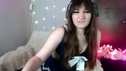 birdie_kiss online show from June 15, 2026, 9:17 pm