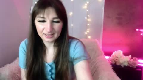 birdie_kiss online show from June 16, 2026, 7:38 pm