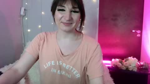 birdie_kiss online show from June 18, 2026, 9:08 pm