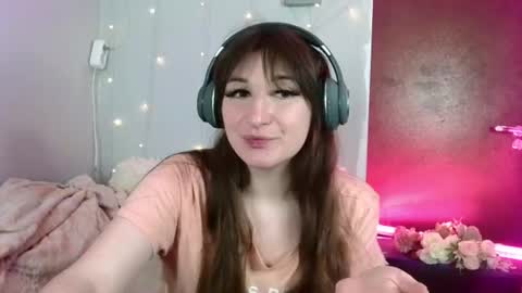 birdie_kiss online show from June 22, 2026, 7:44 pm