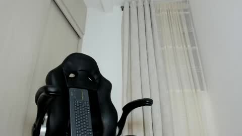 Snapshot of biscuit_oliva_ chatting on May 31, 2026, 6:09 pm Biscuit oliva online show from May 31, 2026, 6:09 pm