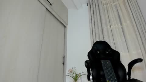 Snapshot of biscuit_oliva_ chatting on June 20, 2026, 1:19 am Biscuit oliva online show from June 20, 2026, 1:19 am