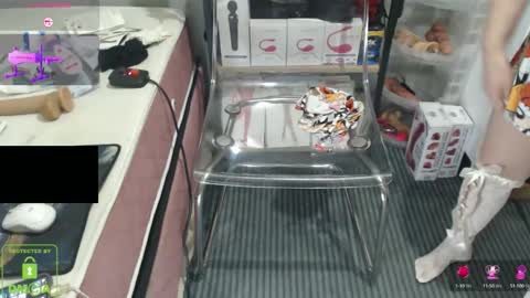 bisex woman online show from November 6, 2025, 9:26 pm