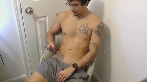 Snapshot of bitix00 chatting on December 17, 2025, 8:37 pm bitix00 online show from December 17, 2025, 8:37 pm