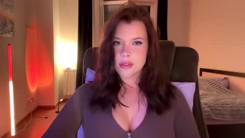 Snapshot of bitter_moon chatting on September 21, 2025, 1:29 am Ann Braslowsky online show from September 21, 2025, 1:29 am