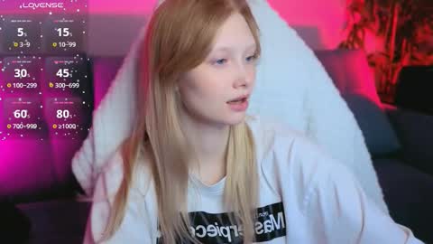 Julia online show from September 16, 2025, 2:56 am