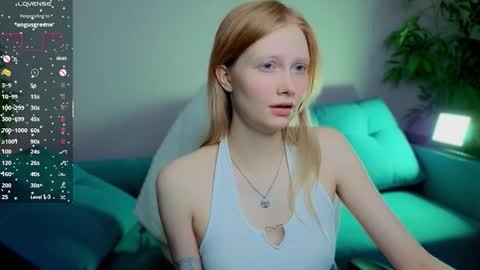 Julia online show from October 19, 2025, 3:29 am