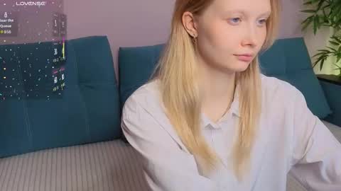 Julia online show from October 27, 2025, 7:12 am