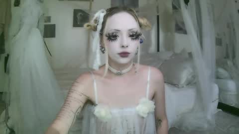 vampire fang  online show from May 13, 2026, 7:55 pm