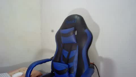 Snapshot of black_dicck chatting on September 15, 2025, 4:29 pm tu morenito online show from September 15, 2025, 4:29 pm