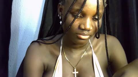 Esthy online show from September 17, 2025, 8:32 pm