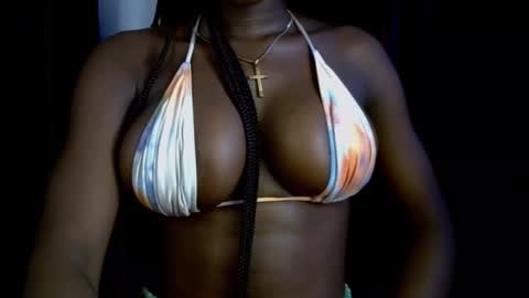 Esthy online show from September 18, 2025, 8:44 pm