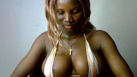 Esthy online show from October 4, 2025, 9:24 pm