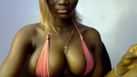 Esthy online show from October 15, 2025, 8:14 am